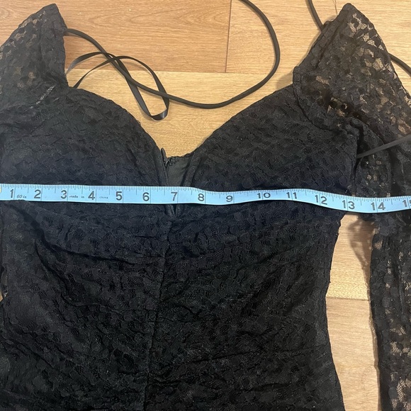 Beautiful dress - Picture 3 of 9